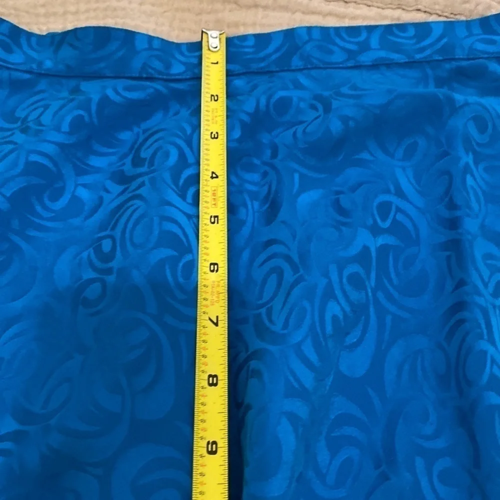 Adrianna Papell 100% silk beautiful skirt . Size 10. Very good condition